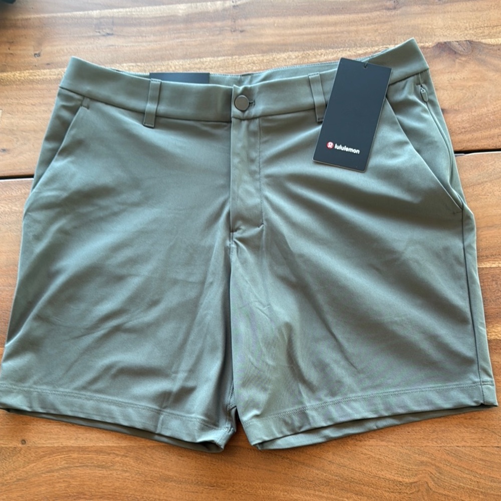 Lululemon Athletica Men's Green ABC Classic-Fit Shorts, size 33